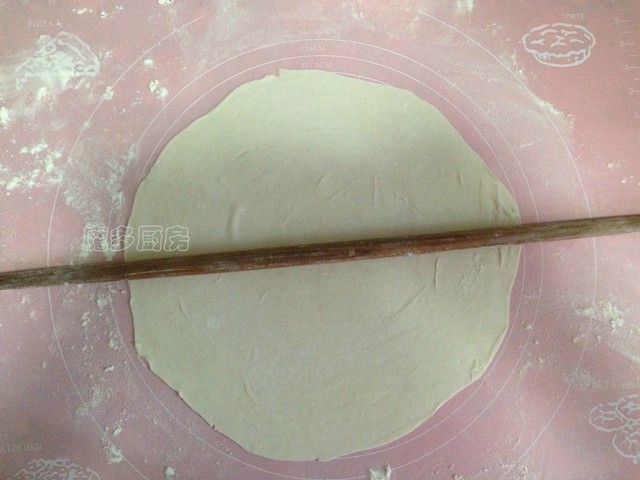 这个馍薄如纸,却筋道美味,在我家它和土豆丝是标配,全家都爱吃