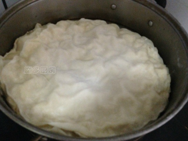 这个馍薄如纸,却筋道美味,在我家它和土豆丝是标配,全家都爱吃