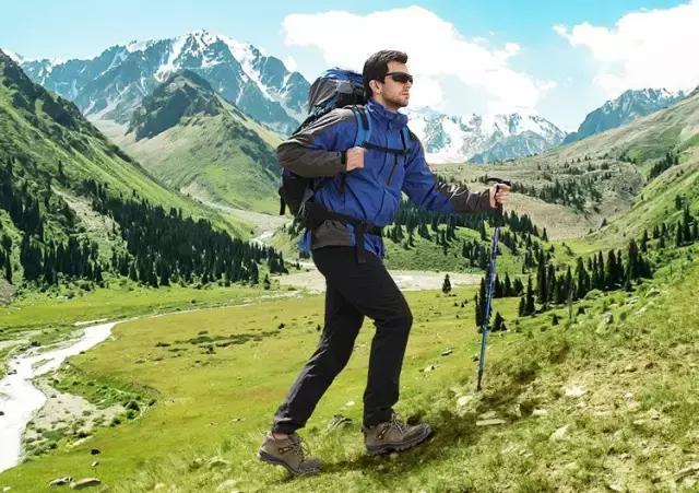 冲锋衣洗衣机的正确清洗方法,新买的冲锋衣要不要清洗再穿