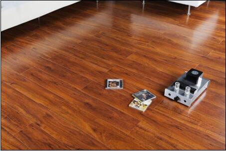 复合地板泡水翘边怎么补救,复合地板泡水起鼓能自己恢复吗