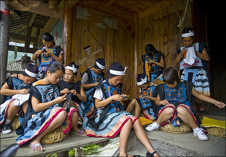 一辆车一家三口出去玩,一辆车带你旅行