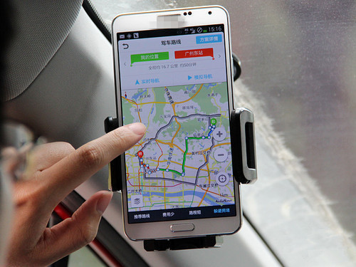 怎么把手机导航连到车载导航上,车载导航好还是手机导航好