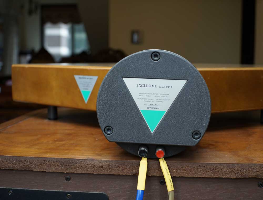 Hi-Fi+家庭影院+数控机床+模型+茶道+抄经=机长空间