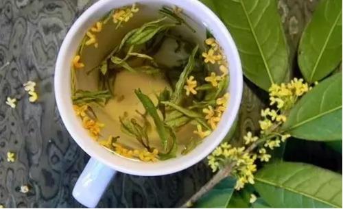 将花的香味熏到茶杯里,把花的香味留下来