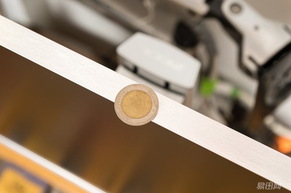 外壳和显示效果一样都是硬货——ZEOLS241显示器评测