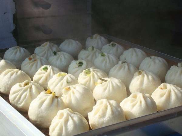 为了叫板美国汉堡,他把包子店开到哈佛大学,一年卖出3个亿