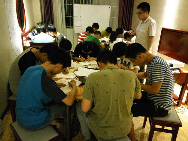 三年级家长眼中的孩子,三位家长的表现有何不同