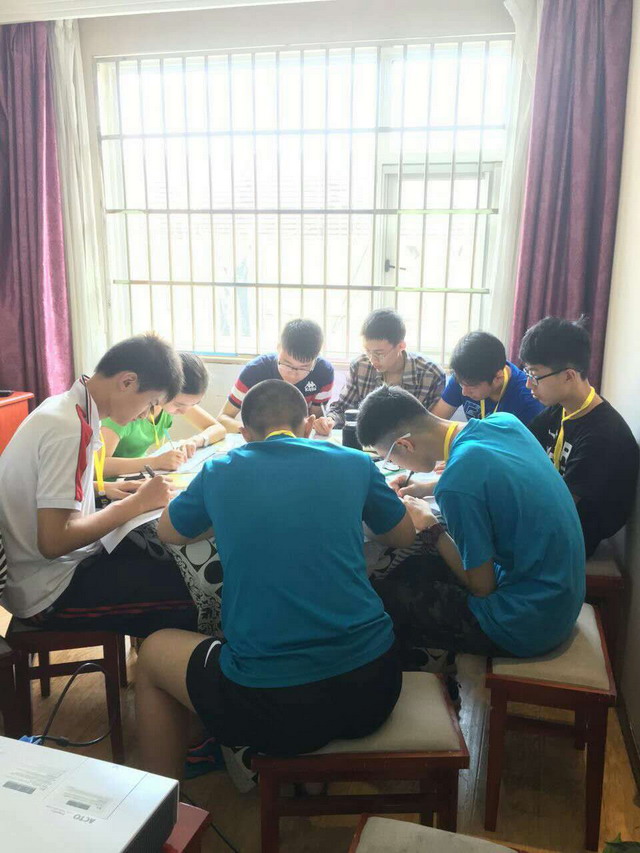 三年级家长眼中的孩子,三位家长的表现有何不同