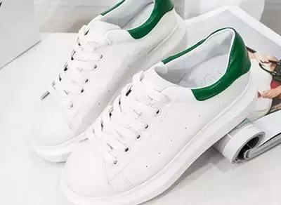 雨天白鞋变泥鞋,爱穿小白鞋,也要会洗哦。