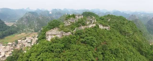 世界上最大的黄果树瀑布在哪里 (黄果树瀑布是不是亚洲第一大瀑布)