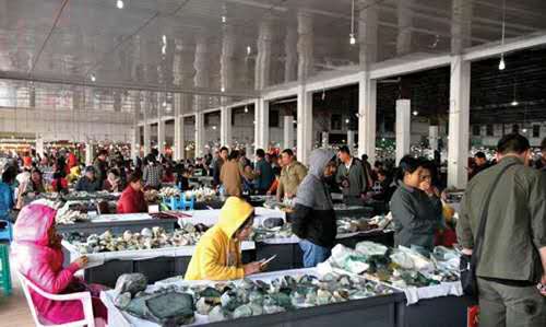 赌石之都,瑞丽翡翠赌石之旅