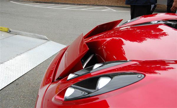 千万级电动超跑,超大尾翼自动升起的超跑