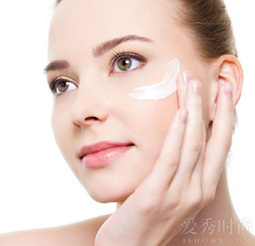 脸上和脖子上长小痘痘是什么原因,脸颊两边和脖子长痘痘的原因