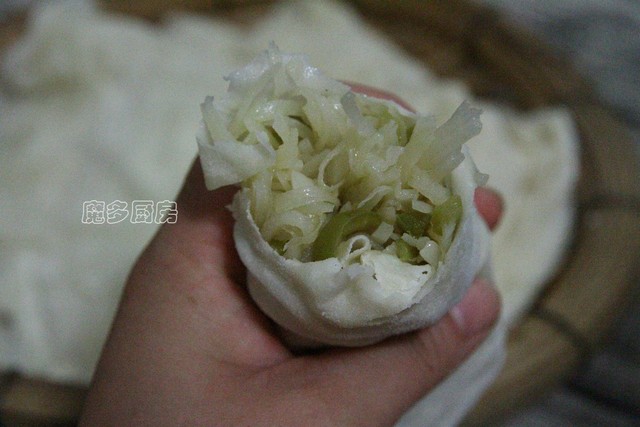 这个馍薄如纸,却筋道美味,在我家它和土豆丝是标配,全家都爱吃