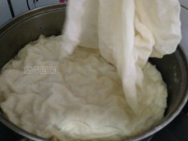 这个馍薄如纸,却筋道美味,在我家它和土豆丝是标配,全家都爱吃