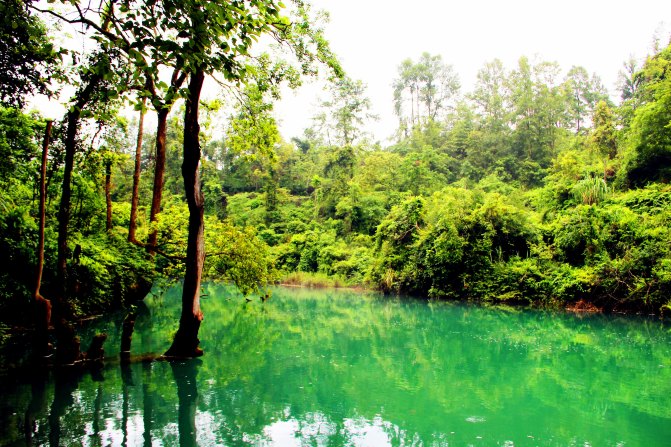 一辆车一家三口出去玩,一辆车带你旅行