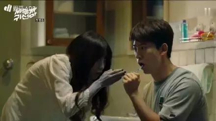 想看《打架吧鬼神》消暑结果被秀一脸，接吻能恢复记忆是什么鬼