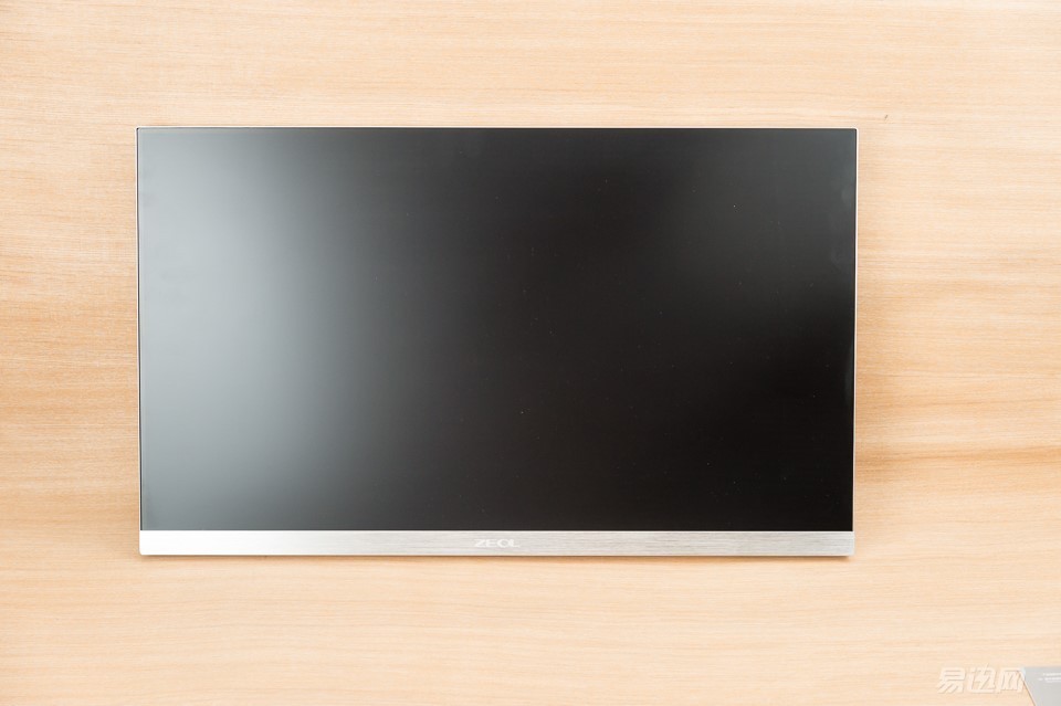 外壳和显示效果一样都是硬货——ZEOLS241显示器评测