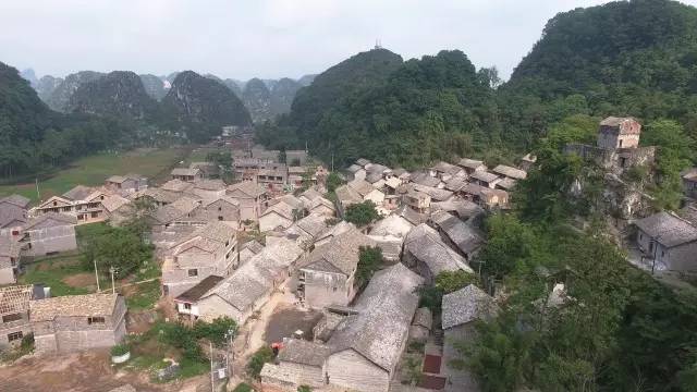 世界上最大的黄果树瀑布在哪里 (黄果树瀑布是不是亚洲第一大瀑布)