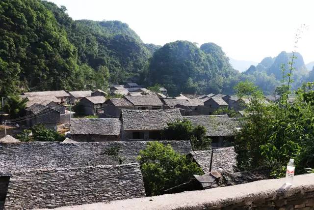 世界上最大的黄果树瀑布在哪里 (黄果树瀑布是不是亚洲第一大瀑布)