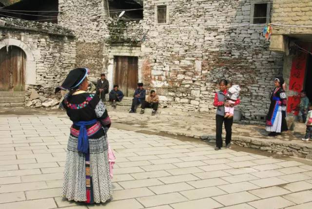 世界上最大的黄果树瀑布在哪里 (黄果树瀑布是不是亚洲第一大瀑布)