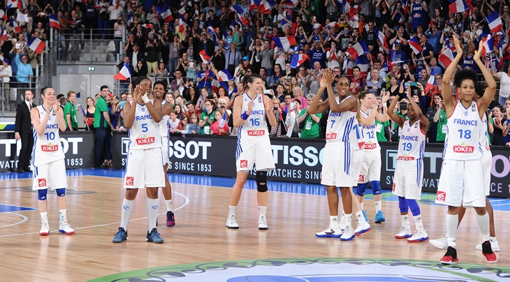 周琦易建联16-17cba总决赛,男篮世预赛周琦王哲林图片