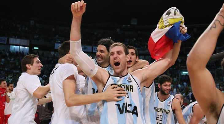 周琦易建联16-17cba总决赛,男篮世预赛周琦王哲林图片