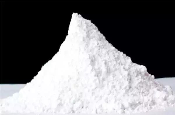 石灰弄到眼睛怎么办,石灰弄到眼睛里自己该怎么处理