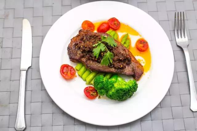 弄惠灵顿牛排放什么蔬菜,惠灵顿牛排放什么蘑菇最好