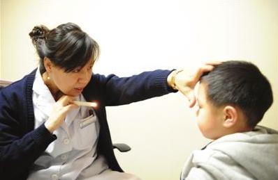 宝宝斜颈怎么治疗,宝宝斜颈怎么矫正最好