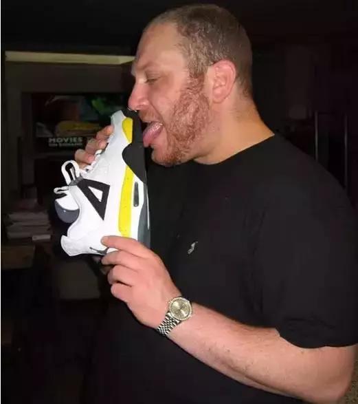 见过爱球鞋的，但是爱成这样的，你见过吗？