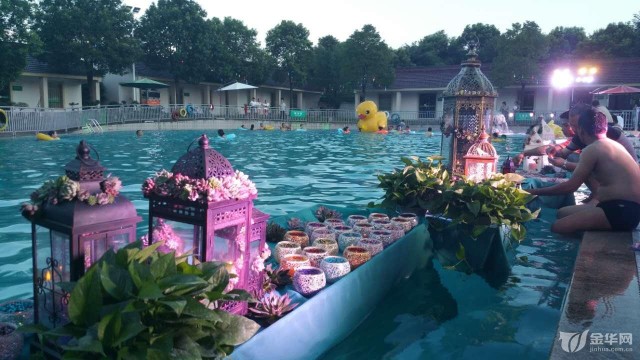 万象花卉泳池派对性感美女戴创意多肉饰品惊艳亮相！