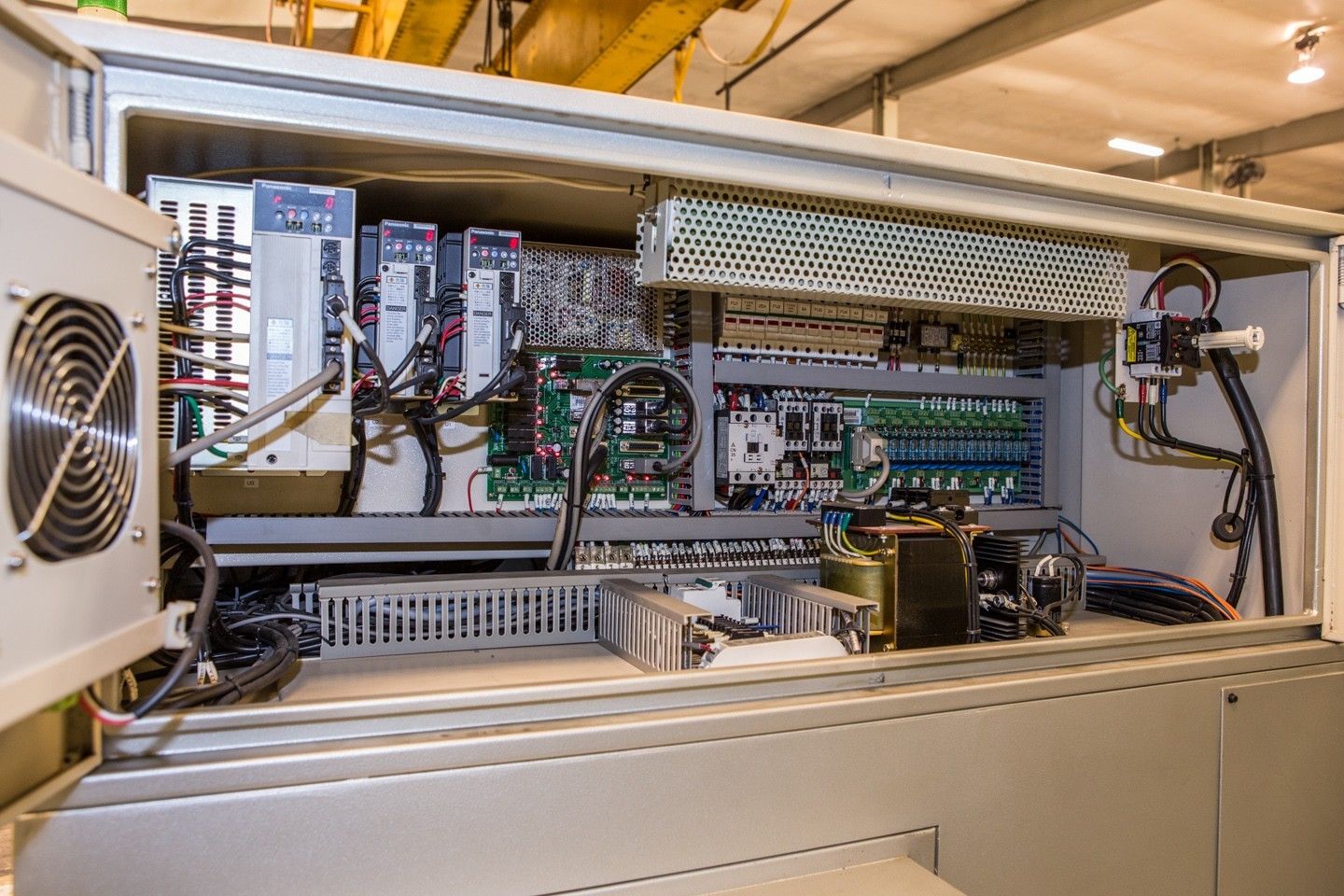 台湾丰雷数控车床，RFC-25，最节省场地的生产应用设备