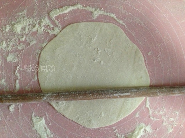 这个馍薄如纸,却筋道美味,在我家它和土豆丝是标配,全家都爱吃