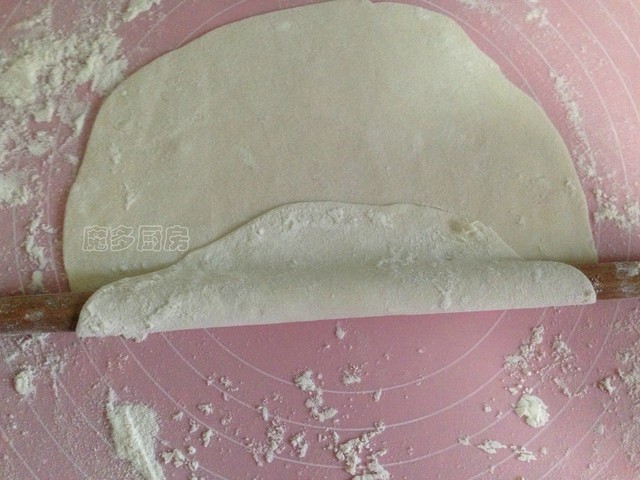 这个馍薄如纸,却筋道美味,在我家它和土豆丝是标配,全家都爱吃