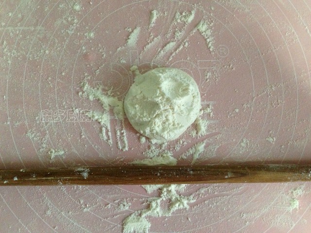 这个馍薄如纸,却筋道美味,在我家它和土豆丝是标配,全家都爱吃