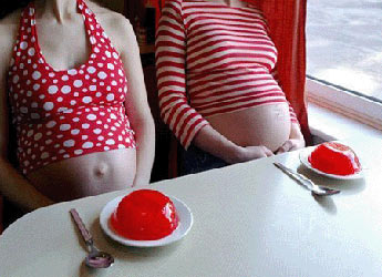 孕妇看恐怖片肚子痛,孕期看恐怖片被惊一下没事吧