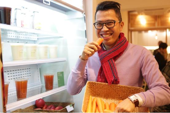 为了叫板美国汉堡,他把包子店开到哈佛大学,一年卖出3个亿