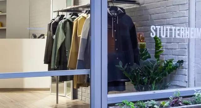 一次性雨衣变废为宝环保衣服,废弃雨衣不要扔学会这招超实用