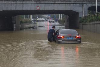 遇到暴雨来临,我们该怎么办?
