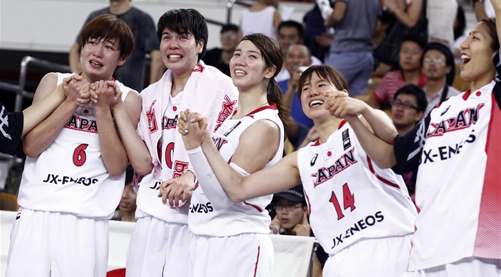 周琦易建联16-17cba总决赛,男篮世预赛周琦王哲林图片