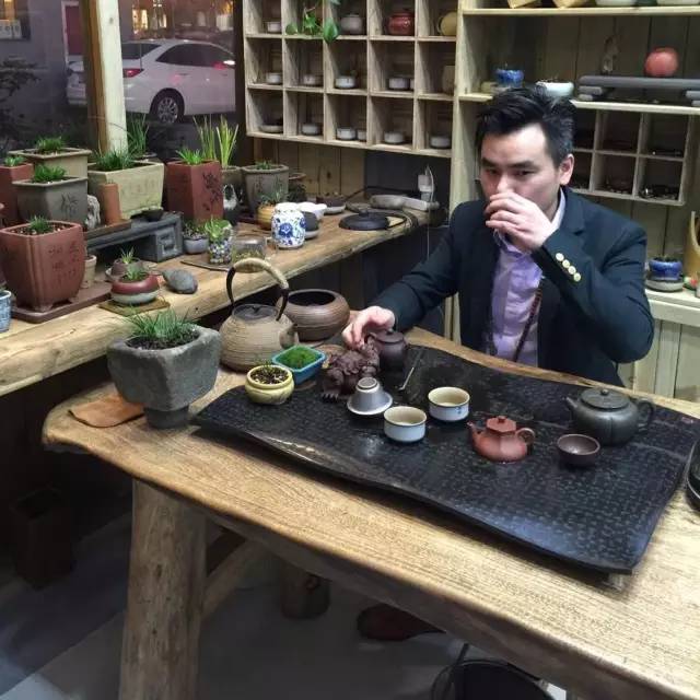 他身为美发师，却潜心钻研一株小草，短短2年竟成业界达人！