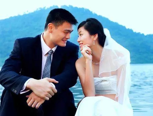 明星夫妻CP一起打的广告,威力究竟有多大?