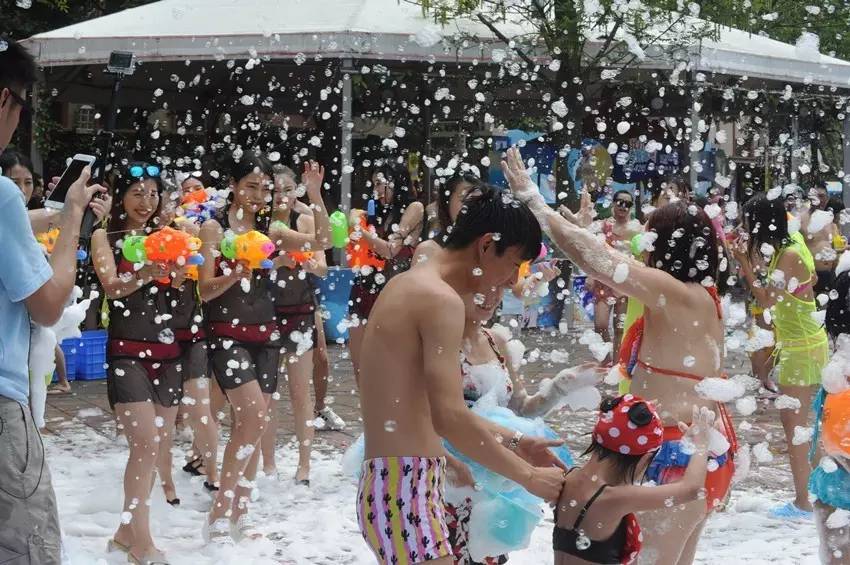 重庆暴雨一觉醒来看海,重庆暴雨看海