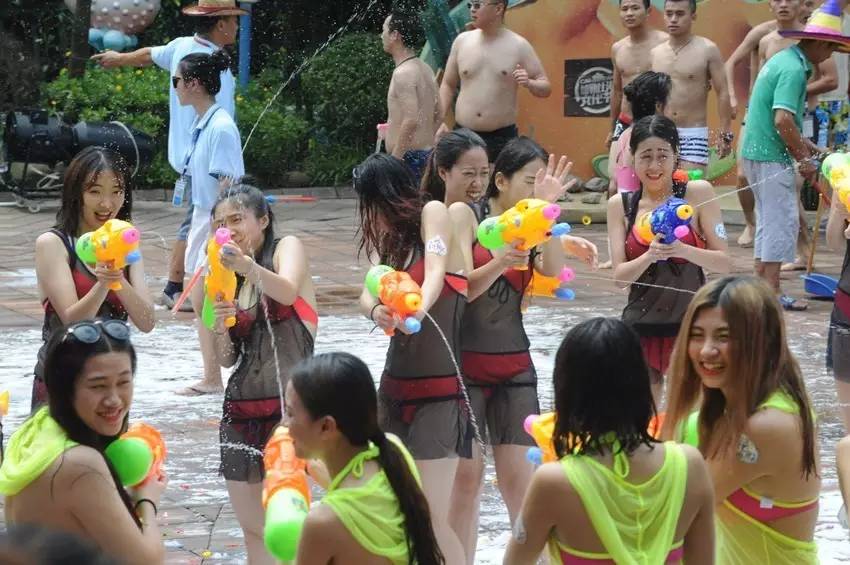 重庆暴雨一觉醒来看海,重庆暴雨看海