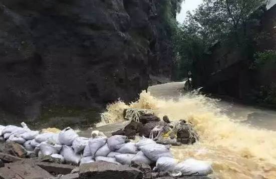 重庆暴雨一觉醒来看海,重庆暴雨看海