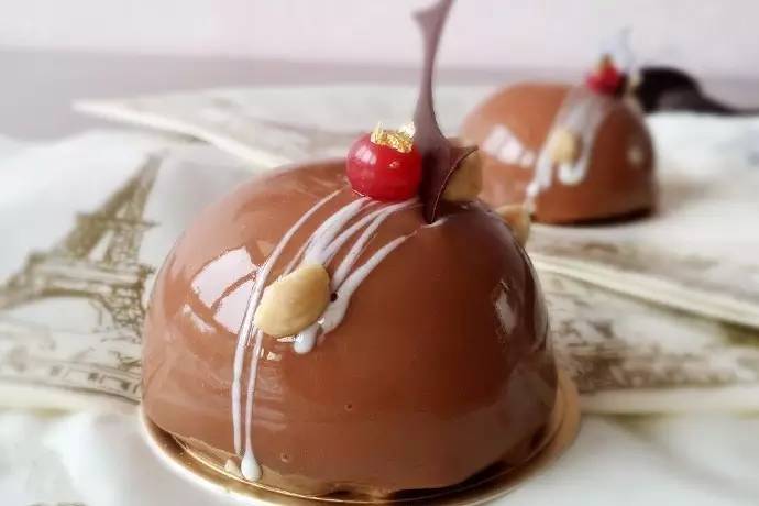 马卡龙蓝色法式,法式马卡龙和意式马卡龙的差别