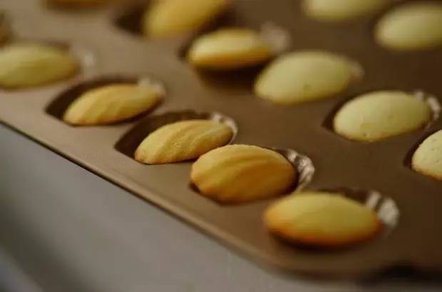 马卡龙蓝色法式,法式马卡龙和意式马卡龙的差别