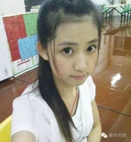 猪肉西施!篆新市场有个卖猪肉的90后老板娘美得不要不要的