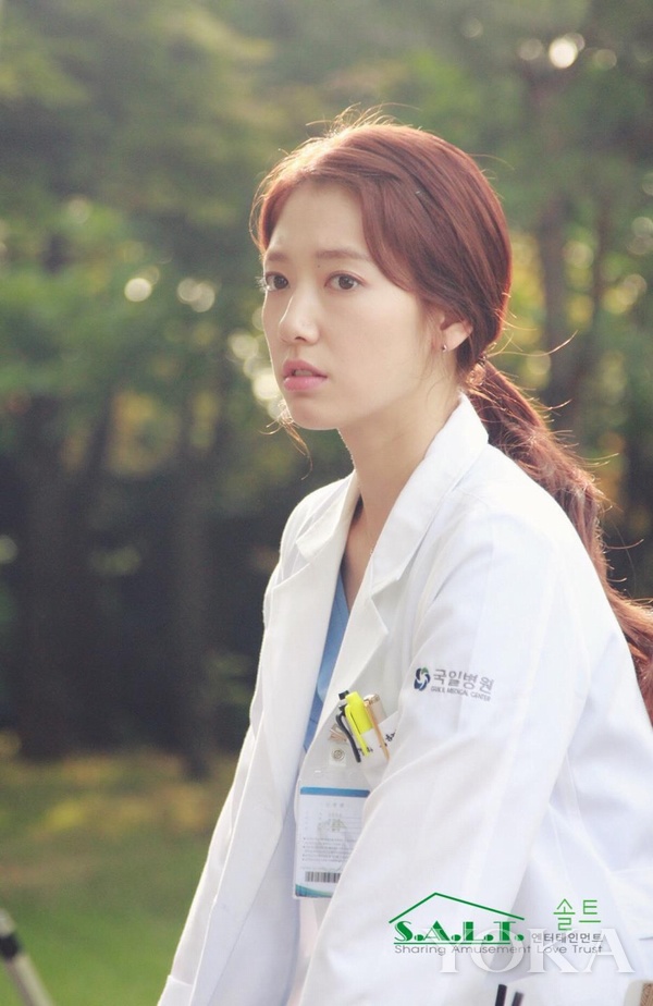 朴信惠中长内扣发型,朴信惠的短发发型